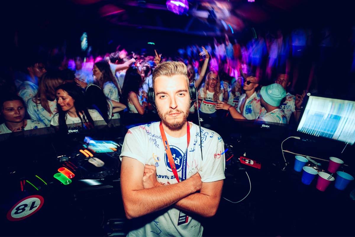 dj11